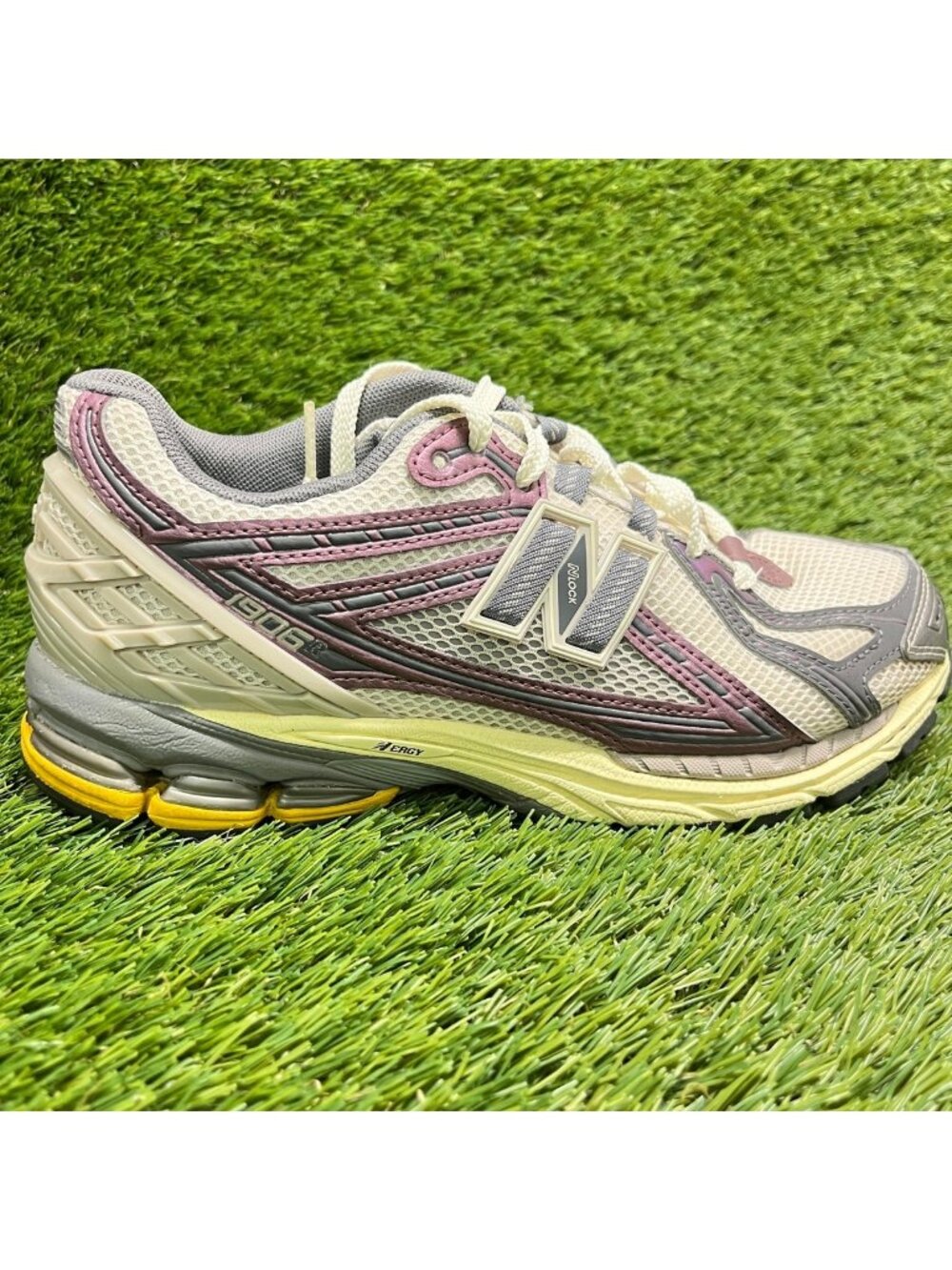 New Balance 1906R Womens Size 8.5D Mens 7 White Purple Running Shoes Sneakers